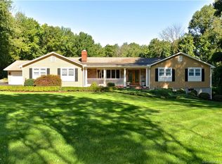 7 Winfield Dr, Shelton, CT 06484