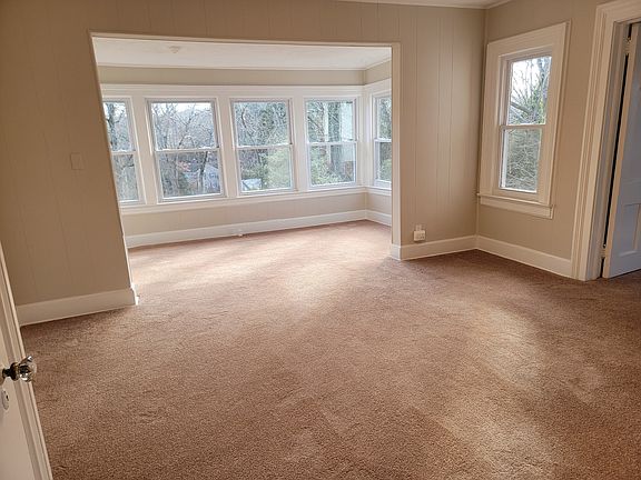 Living Room/Office Area