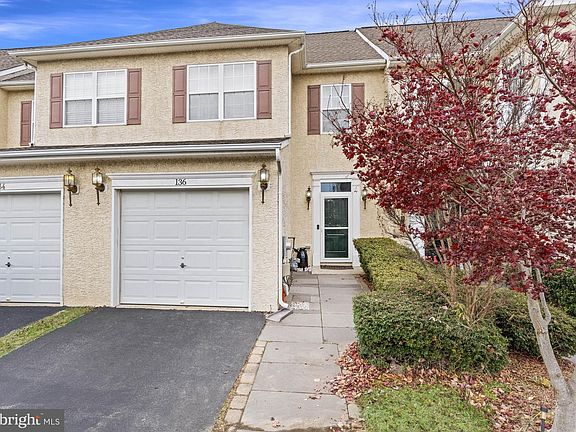 3rd image of 136 Gillespie Ave