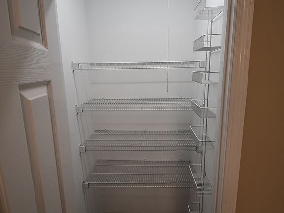 4th image of 404 N Patriot Dr