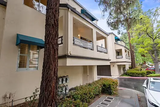 430 Galleria Dr — Photo 2