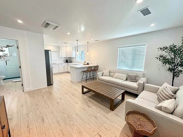 5354 Sierra Vista Ave #B — Photo 9