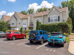19 Phoenix Ct, Tinton Falls, NJ 07712