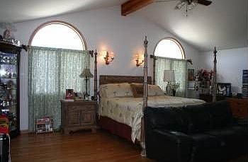 4th image of 1340 Saint Vincents Dr