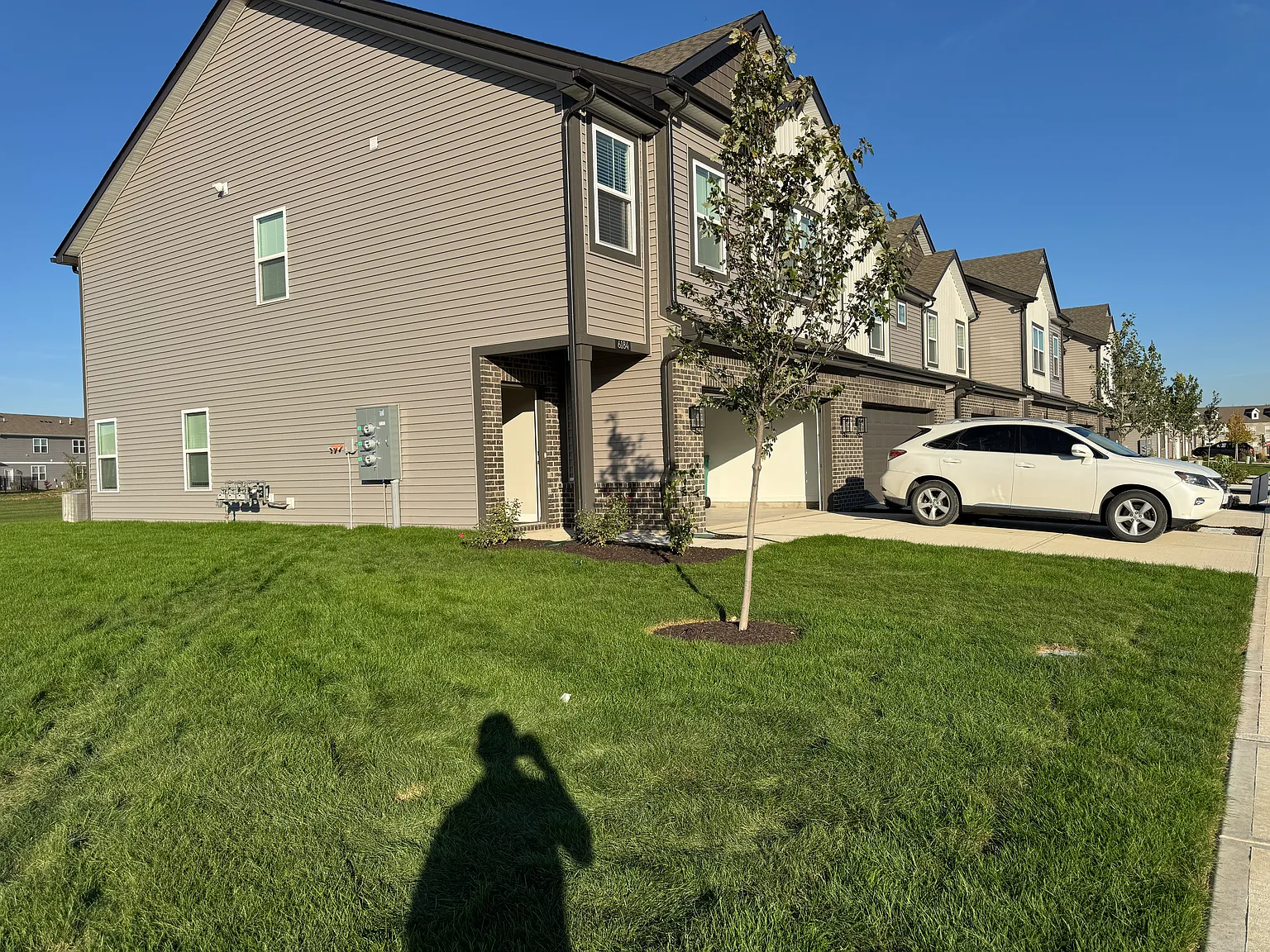 4 bed, 2.5 bath, 1811 sqft, $2,195 — Photo 2