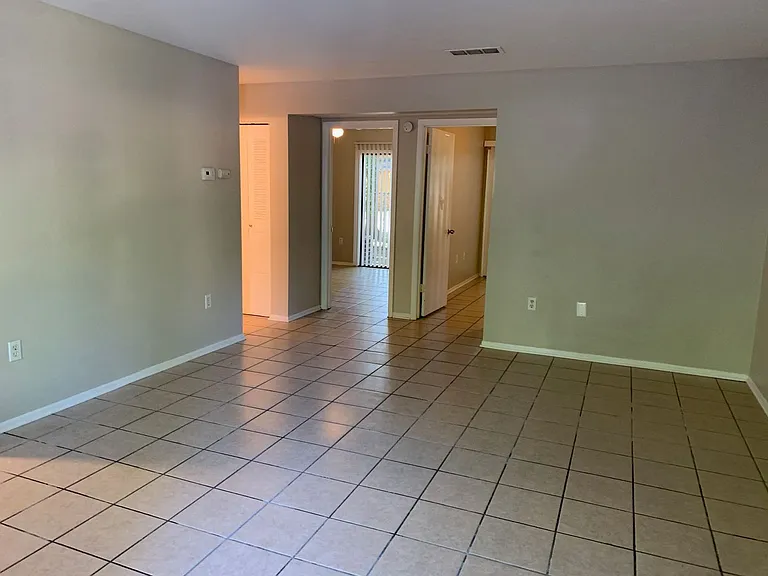 7203 SW 44th Pl — Photo 3