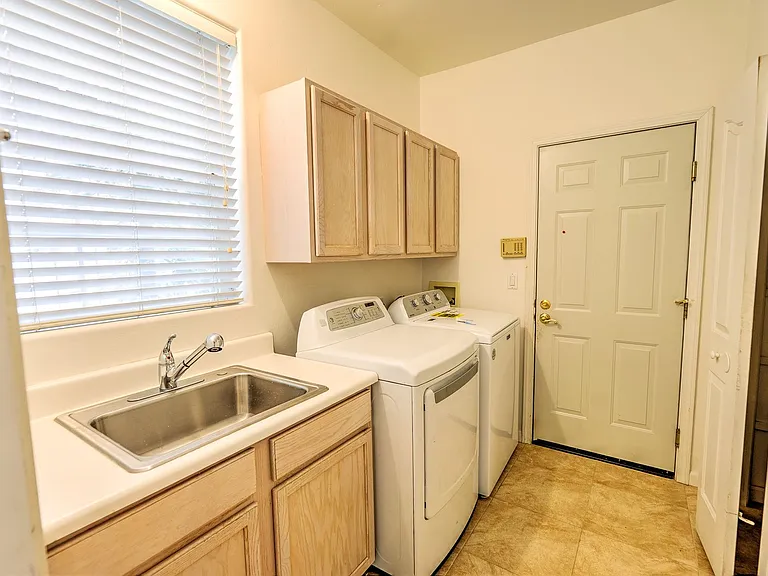 675 Shoshone St — Photo 5