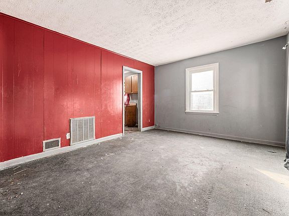 4th image of 2978 Woodland Ave