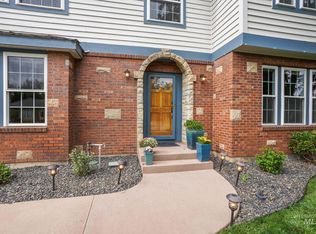 4933 Riverfront Pl, Garden City, ID 83714