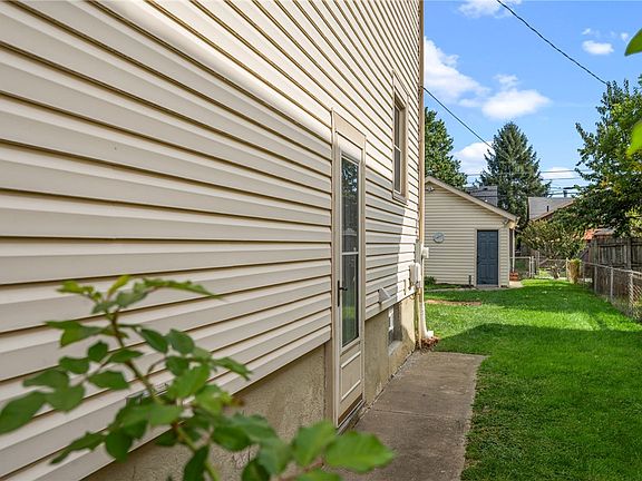 4th image of 1224 Carlisle Ave