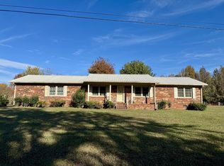 220 Indian Creek Rd, Mc Ewen, TN 37101