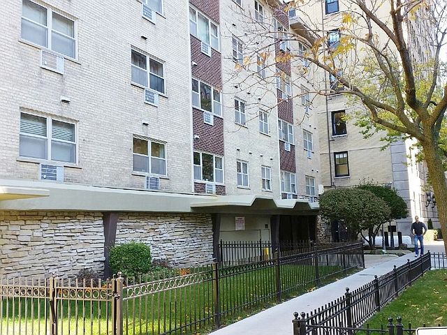 1st image of 420 W Aldine Ave APT 229