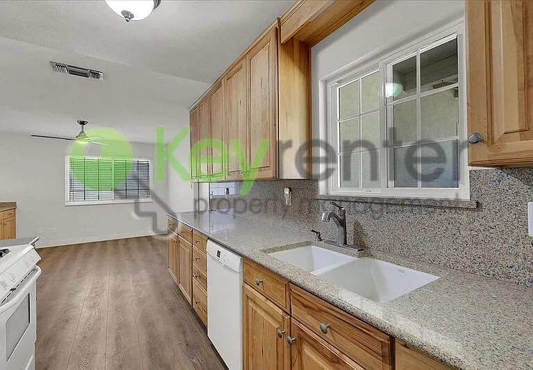 6140 Pinecreek Way — Photo 14