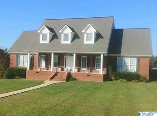 220 Fox Chase Dr, Hokes Bluff, AL 35903