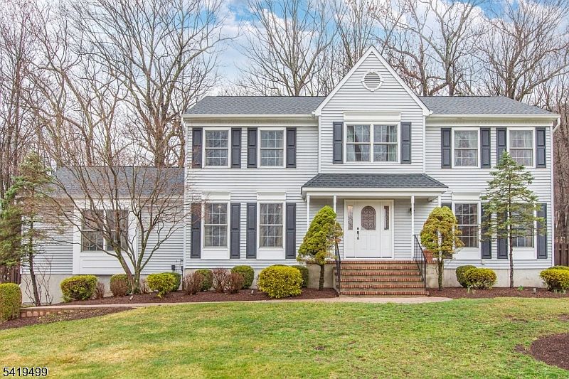 1st image of 4 Summit Lane