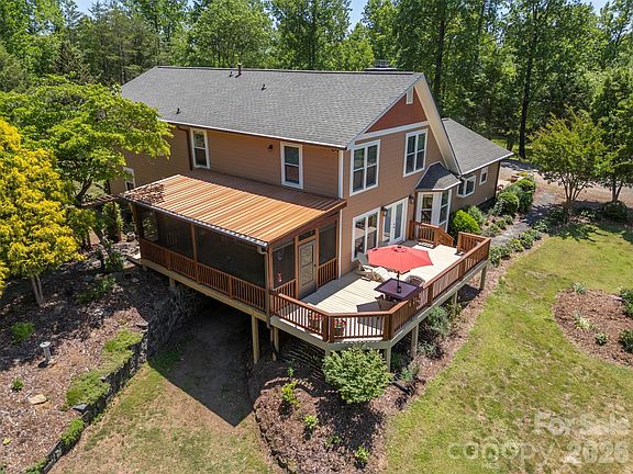 3rd image of 265 Willow Pond Rd