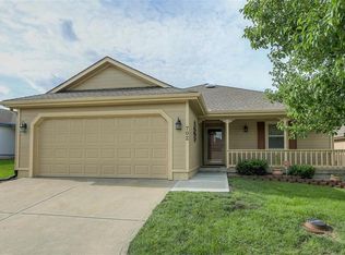 702 Sun Ct, Raymore, MO 64083