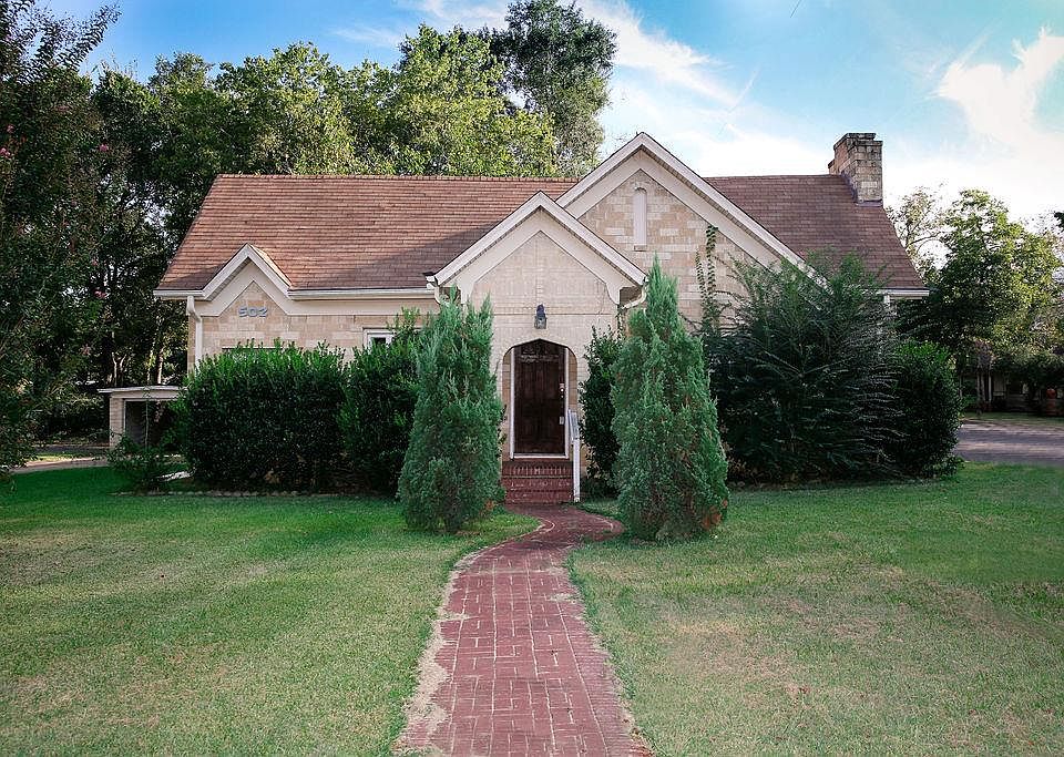 1st image of 502 E Neches St