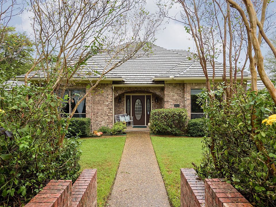 1st image of 317 Creekwood Dr