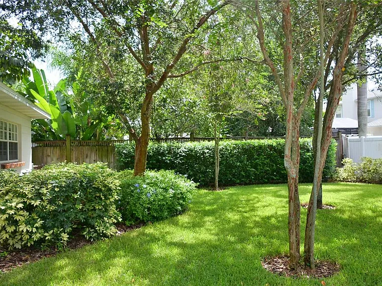 3012 W Fair Oaks Ave — Photo 2