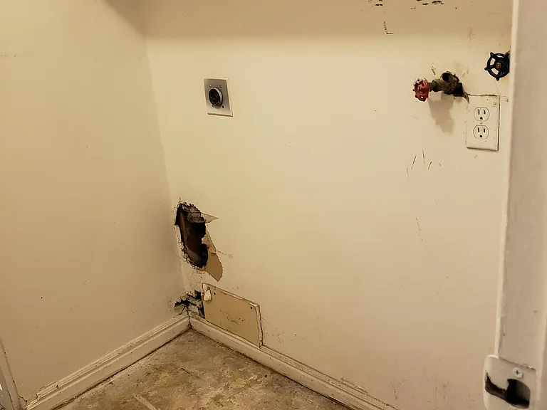 1752 S 440 W — Photo 12