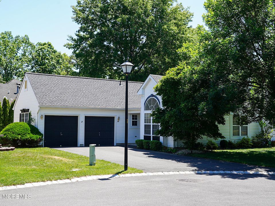 1st image of 21 Tudor Court