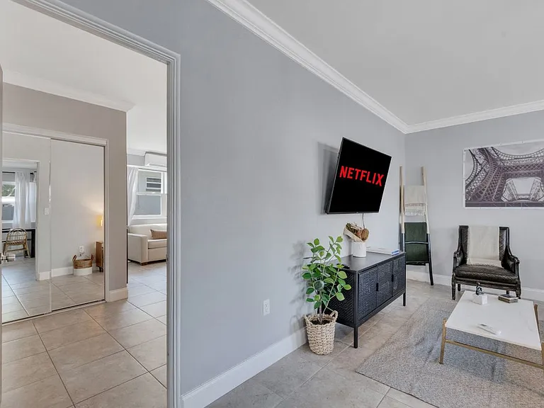 415 S Hyer Ave #B — Photo 23