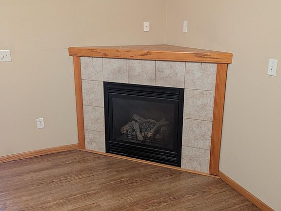 4th image of 90 Circle Dr APT 4