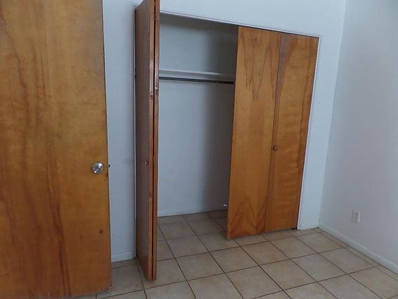 5th image of 728 W Avenue C