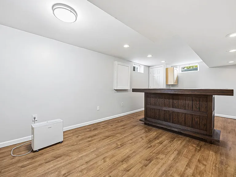 3033 Jamestown Dr — Photo 40