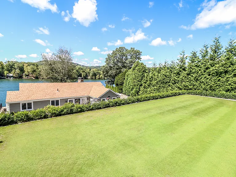 A private putting green for golfers!