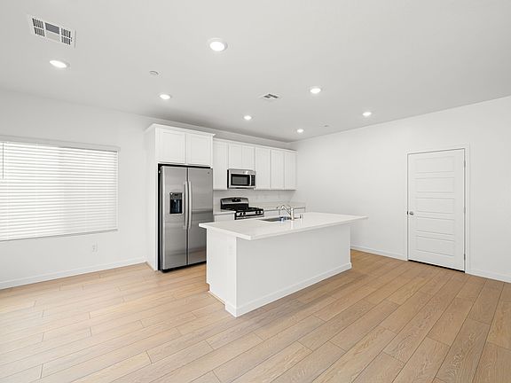 5 web or mls Lennar 3387 DANCING WATERS ST 5