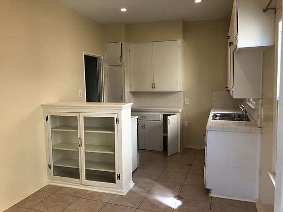 5th image of 710 E Chevy Chase Dr #4
