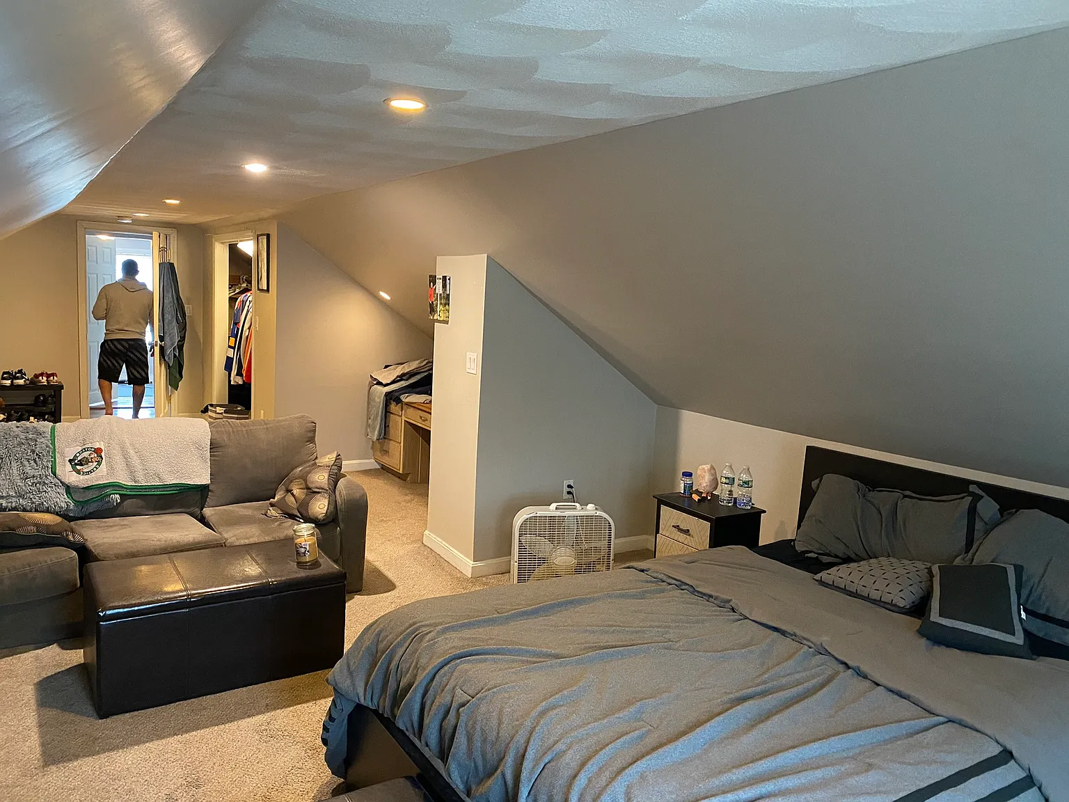3 bed, 9999 sqft, $2,950 — Photo 4