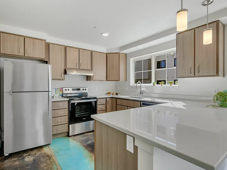 River Falls Apartments — Photo 13
