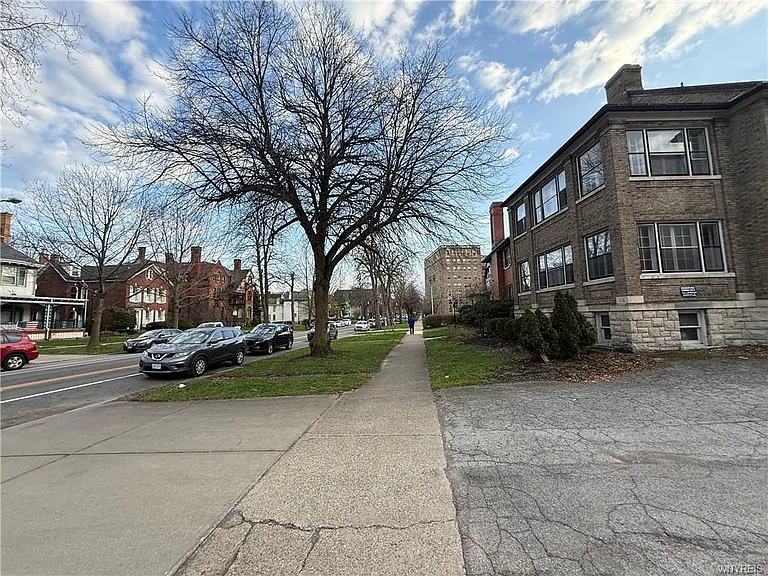 130 Linwood Ave — Photo 9