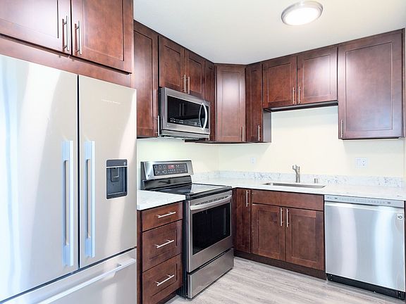 4th image of 2465 Dexter Ave N APT 204