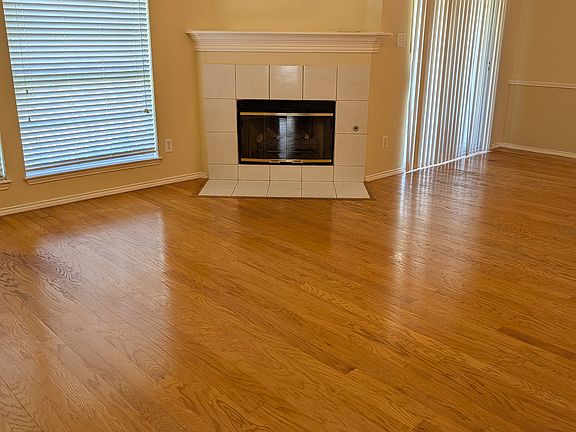 3rd image of 817 Snapdragon Ln