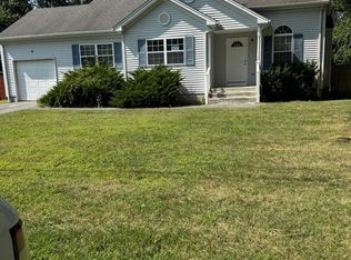 11 Sagewood Dr, Shirley, NY