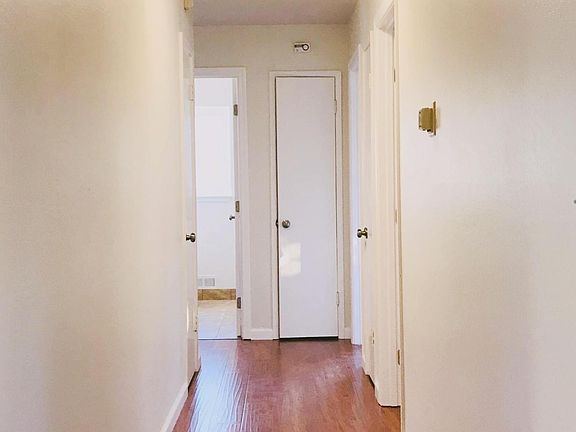 5th image of 660 Eden Ave