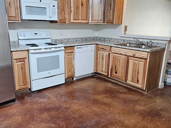 3rd image of 3125 Douglas Fir Dr #3125