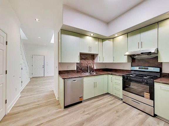 3rd image of 324 10th St #320