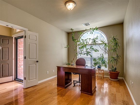 3rd image of 10120 Ashford Dr