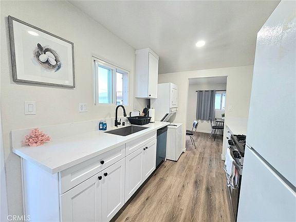 5th image of 10920 1/2 S Inglewood Ave
