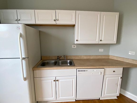 4th image of 2863 W Fullerton Ave APT 3E