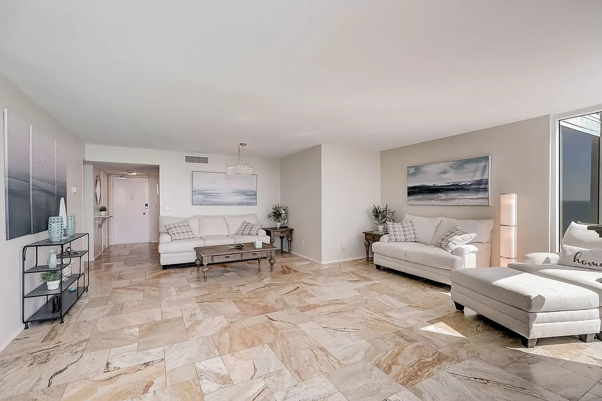 Building Photo - 2425 Gulf Of Mexico Dr #14B