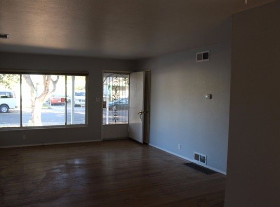 4th image of 2848 W Euclid Ave