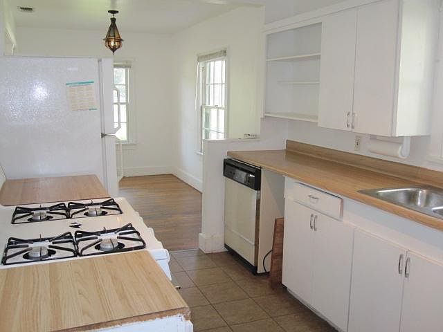 2nd image of 4909 Duval St