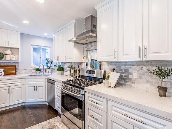 5th image of 227 Nob Hill Way