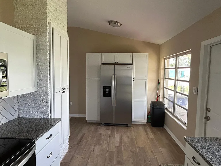 Kitchen (second picture)